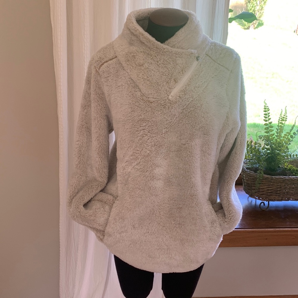 Plush pull-on jacket. Size Large.